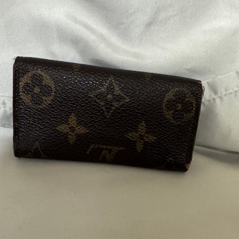 Louis Vuitton Monogram Canvas Key Pouch in Brown with Gold Snap - Picture 4 of 16